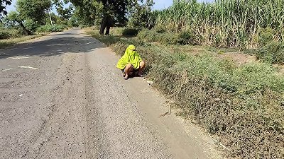 Komal was pissing openly on the road, a stud dragged her and nailed her hard