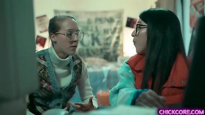 Nerdy lezzie teens Cadence Lux and Serena Blair experimented a virtual three dimensional creation that came to life and started a super-steamy lesbo three-way with her.