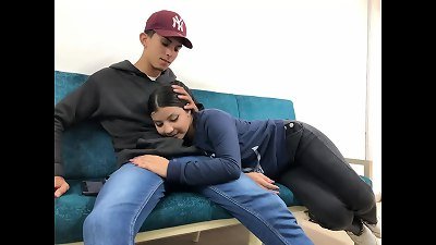 AMIGA TRANQUILA DESCANSA - mi AMIGA rubia de legitimate a&ntilde;os siente mi pollla en su boca